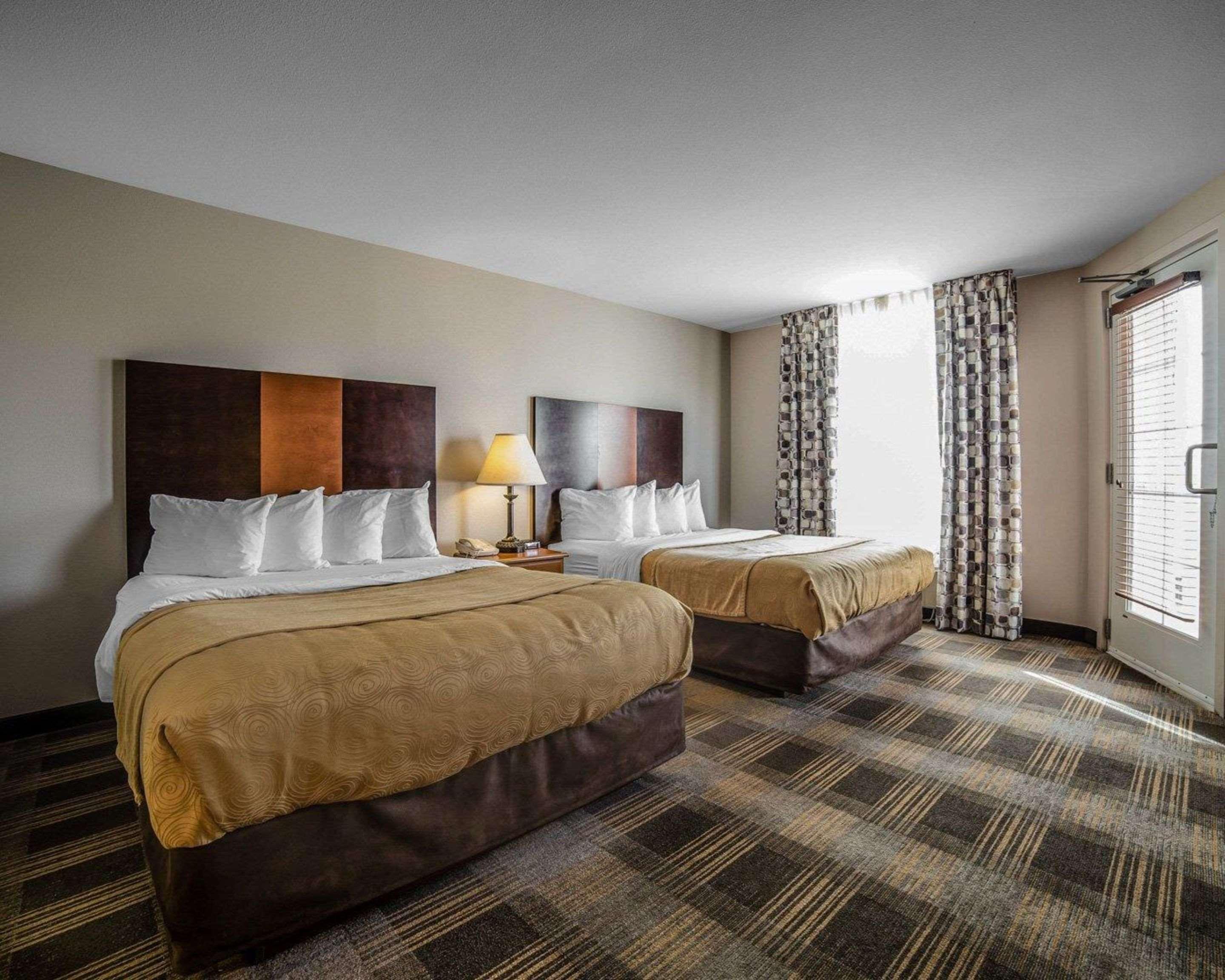 Mainstay Suites Каспър Екстериор снимка