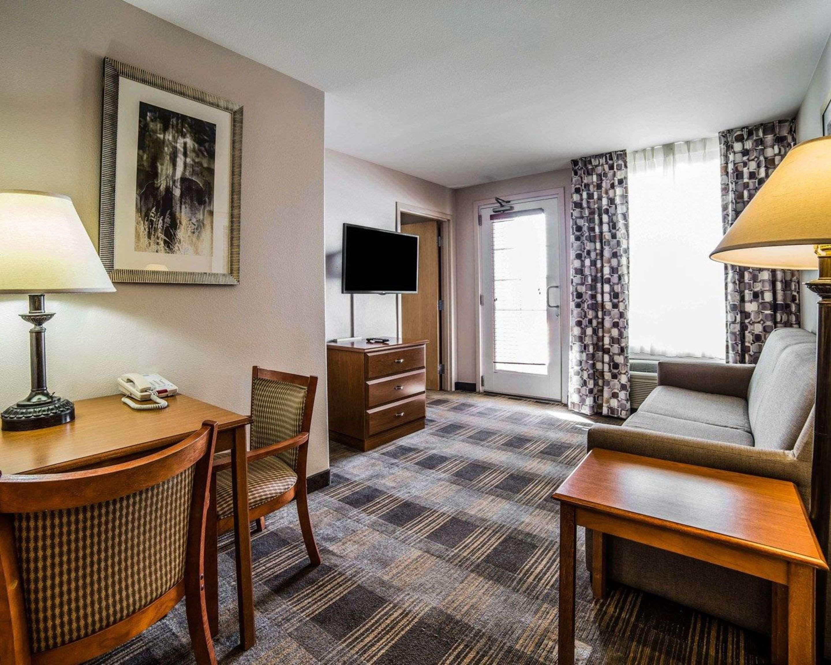 Mainstay Suites Каспър Екстериор снимка