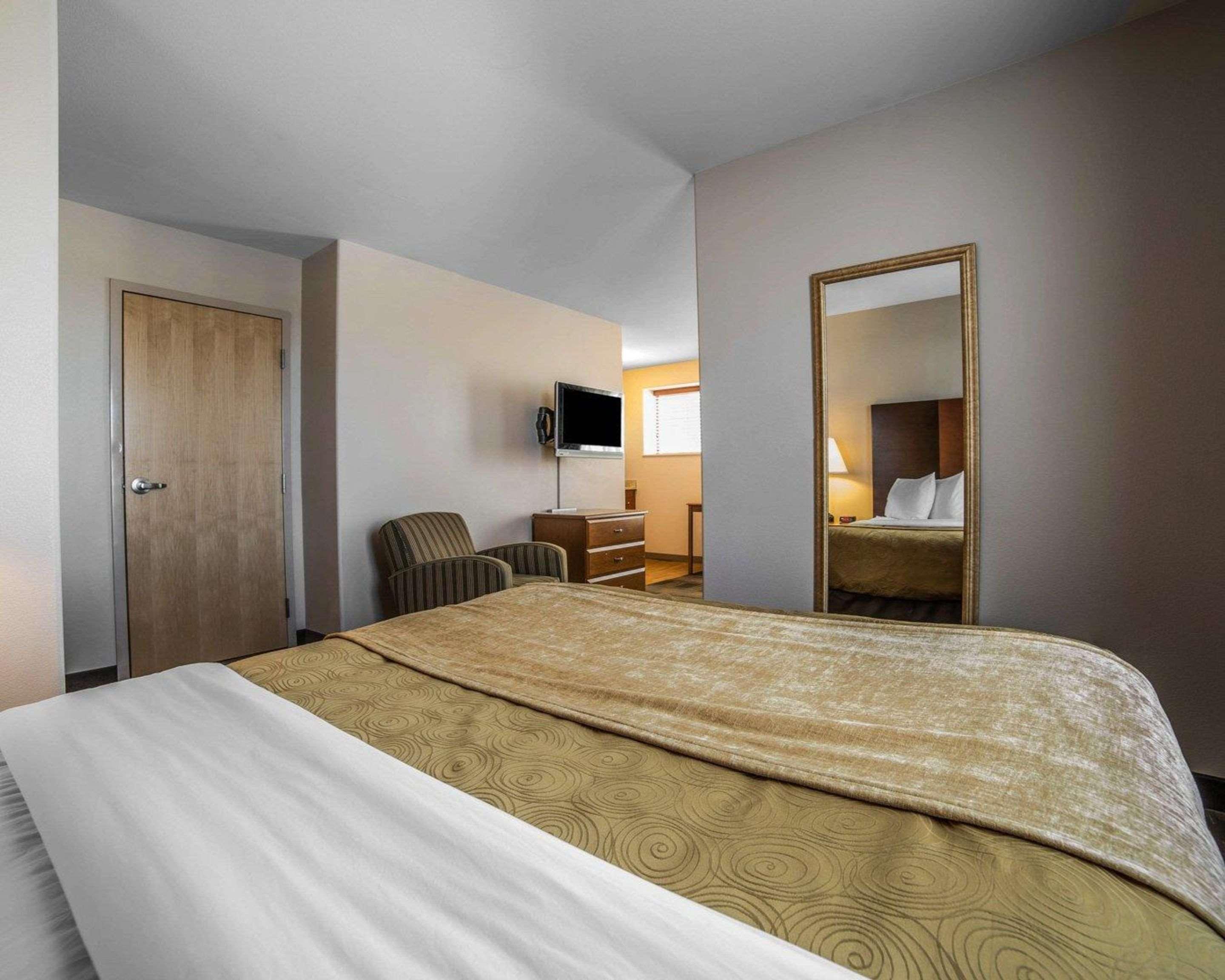 Mainstay Suites Каспър Екстериор снимка