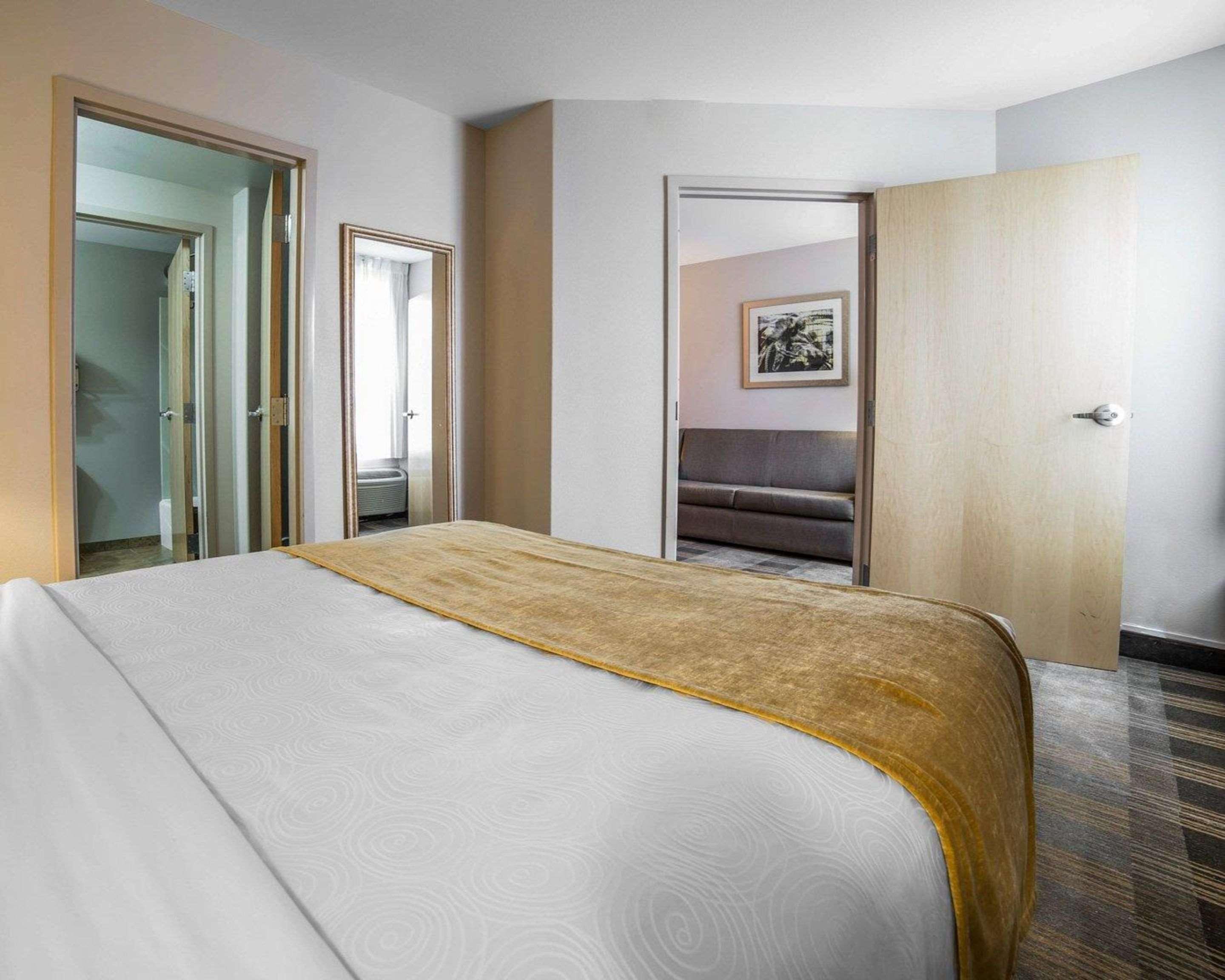 Mainstay Suites Каспър Екстериор снимка