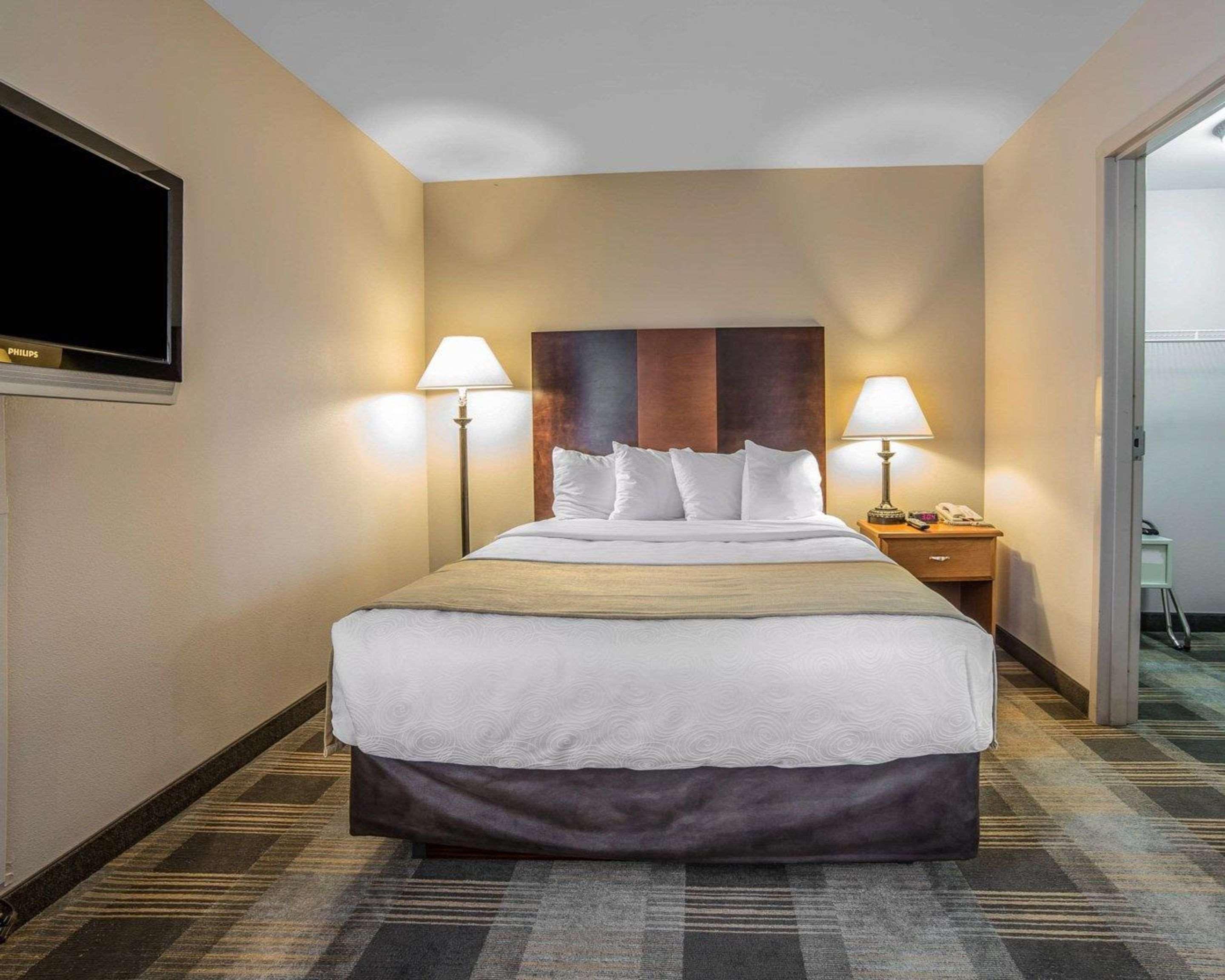 Mainstay Suites Каспър Екстериор снимка
