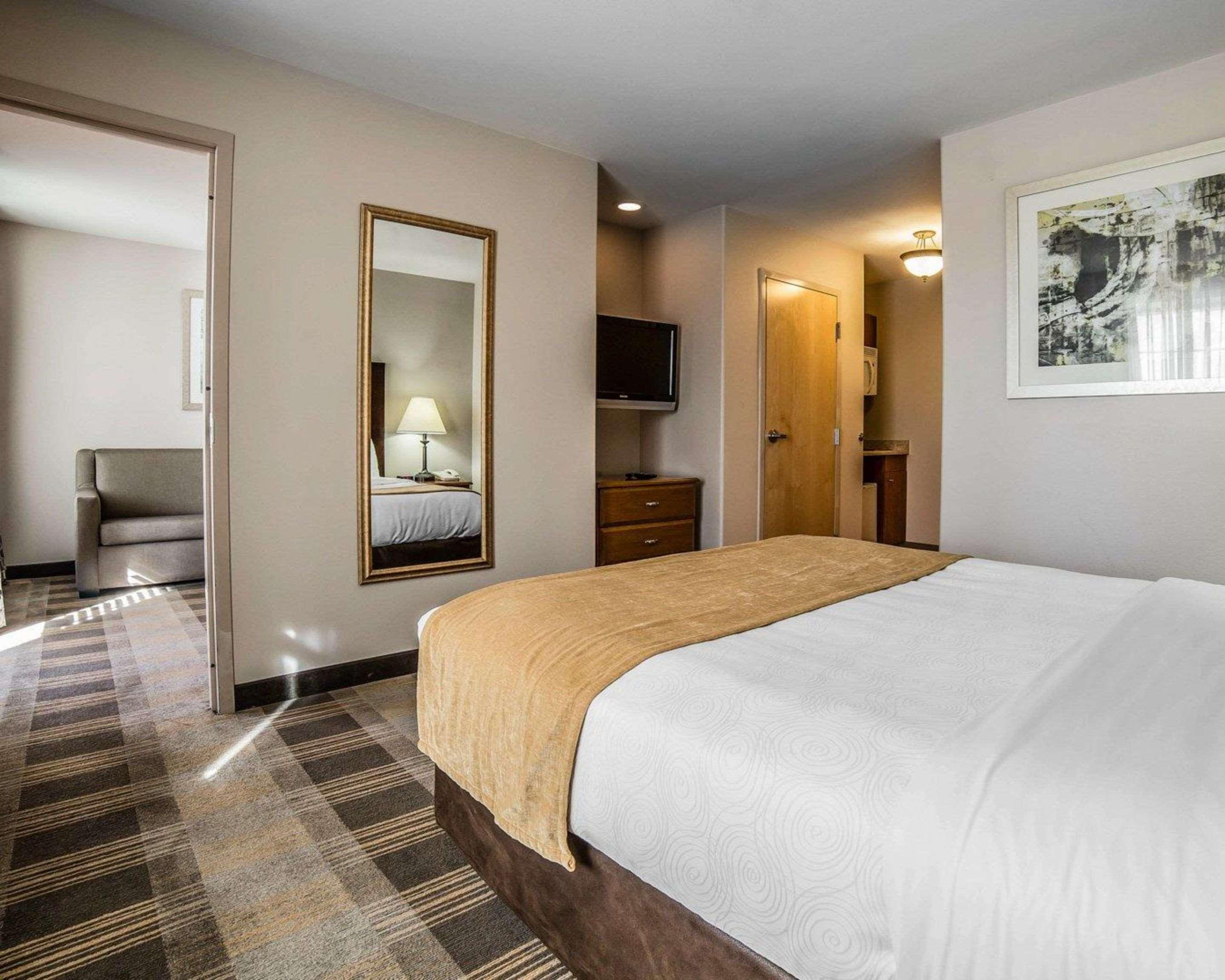 Mainstay Suites Каспър Екстериор снимка