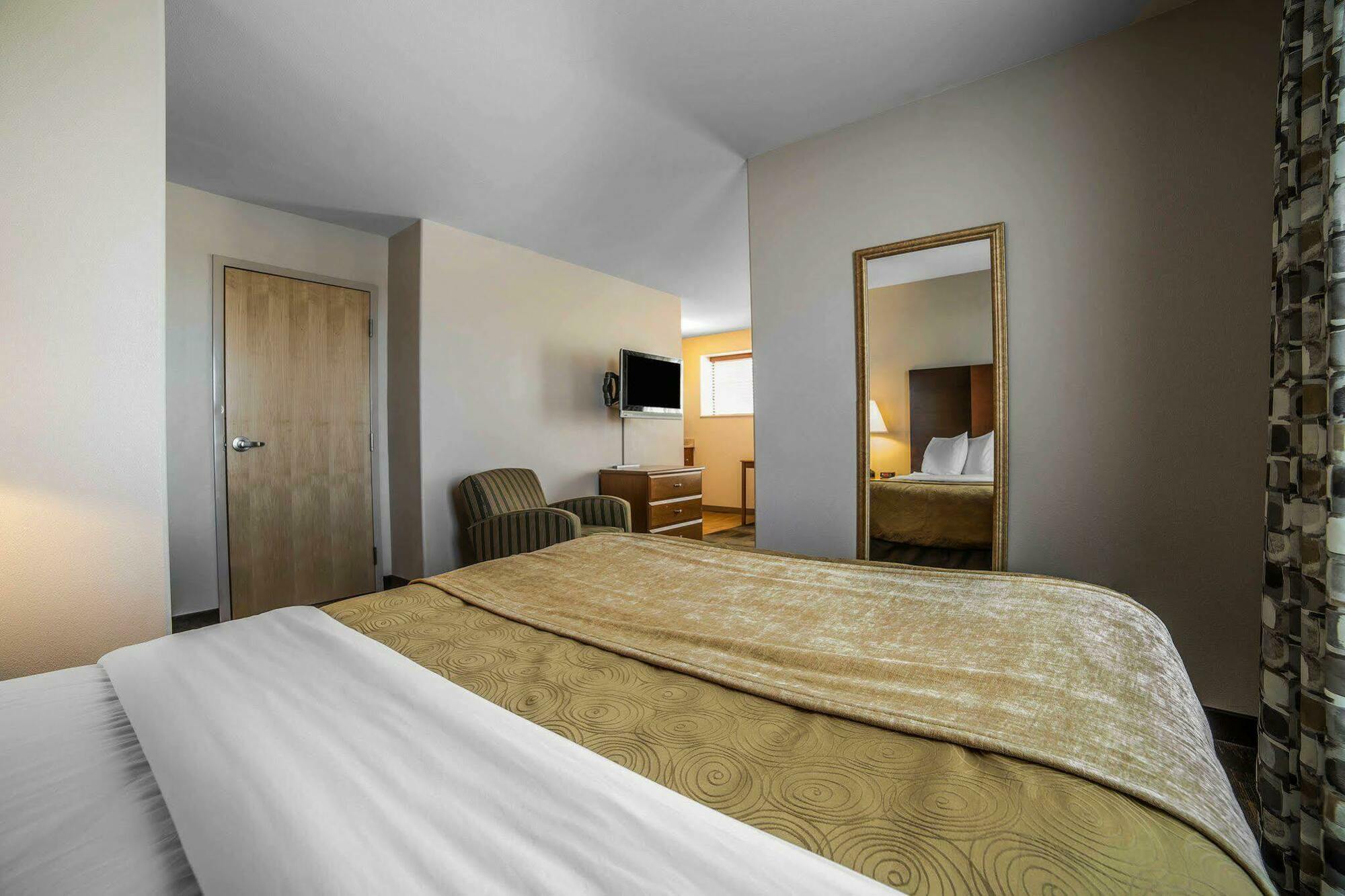 Mainstay Suites Каспър Екстериор снимка